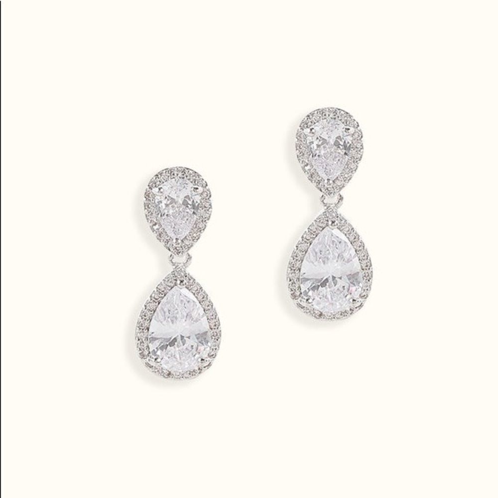NWT Stunning Sterling Silver Teardrop Earrings